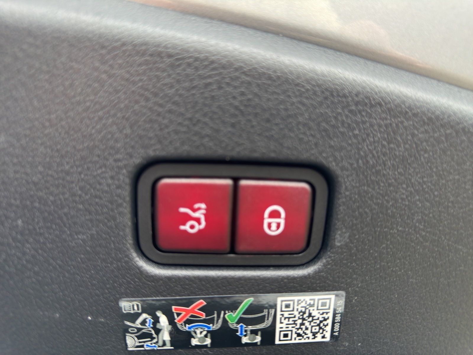 Fahrzeugabbildung Mercedes-Benz CLE220d AMG Premi+ DBC Masage HUD Standhz Carbon