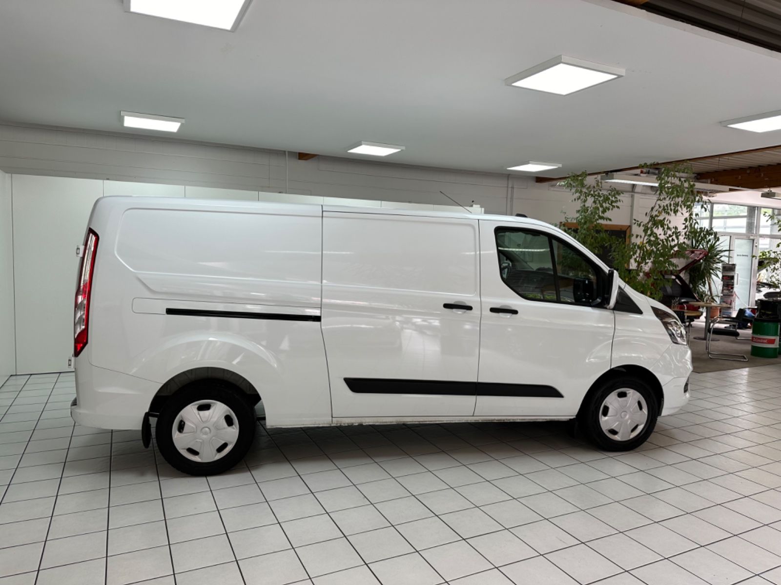 Fahrzeugabbildung Ford Transit Custom Kasten 320 L2 Trend