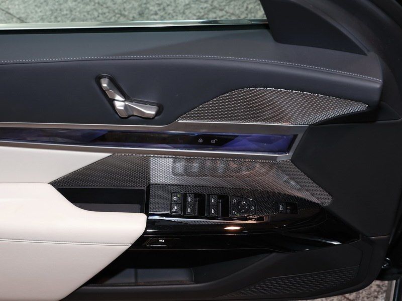 BMW 740d xDrive Design Pure Excellence DrivAssProf 3 foto 10