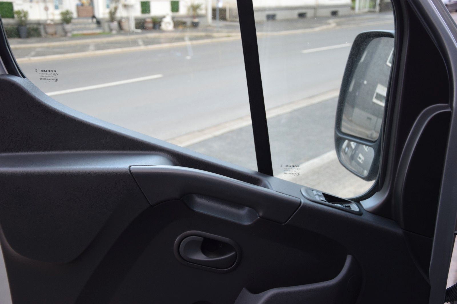 Fahrzeugabbildung Renault Master III Kasten L2H2 Klima PDC LED 3,5t