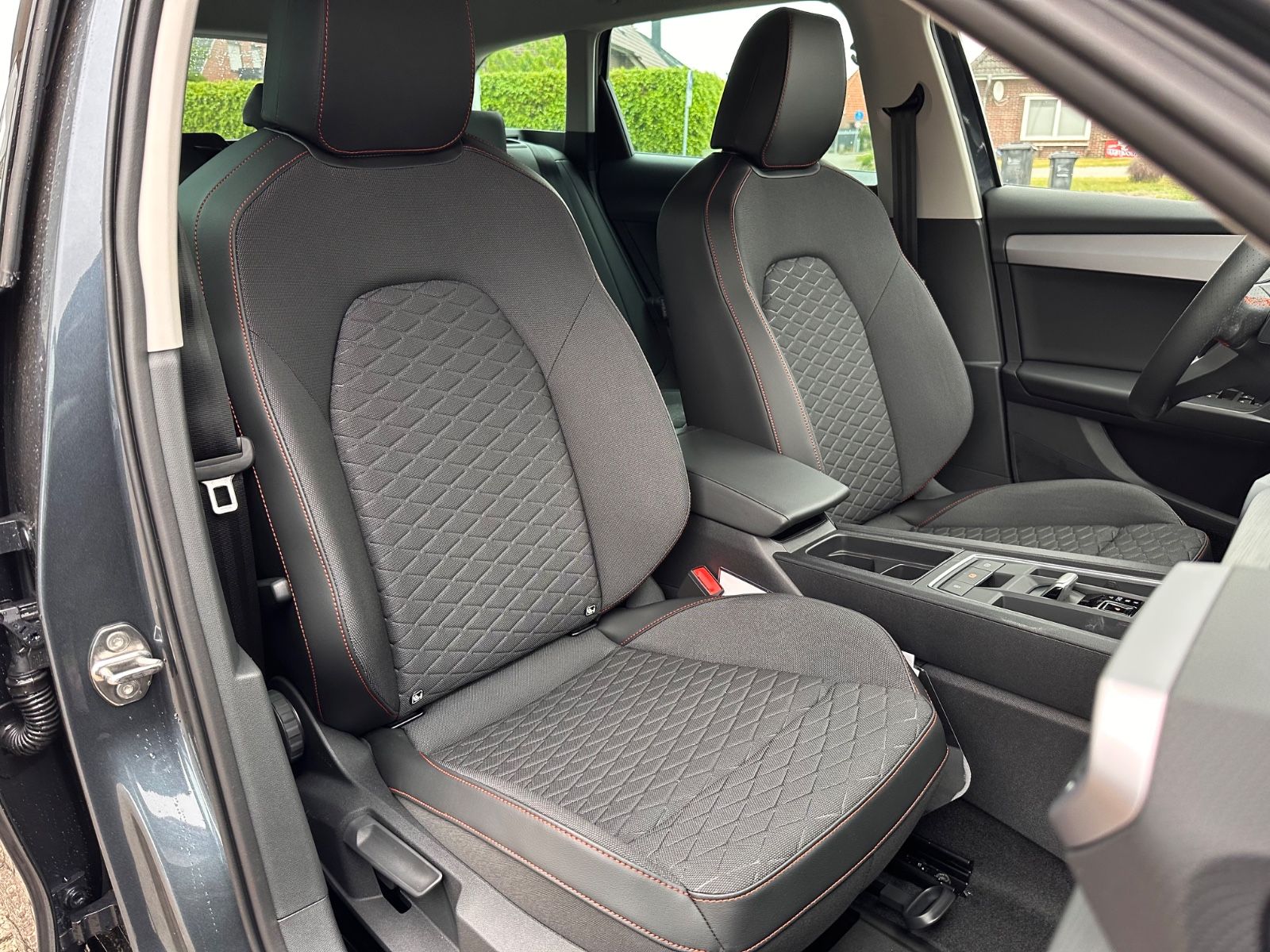 Fahrzeugabbildung SEAT Leon ST FR 1.5 eTSI DSG LED/GRA/SHZ/Kamera/APP