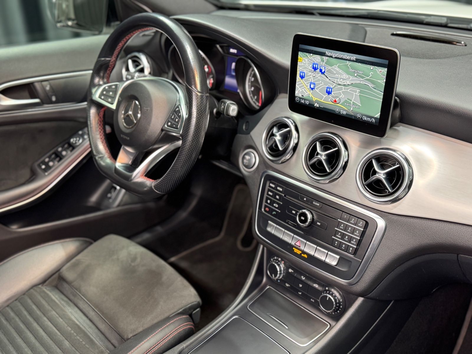 Fahrzeugabbildung Mercedes-Benz GLA 200|7G-AUTOMATIK|NAVI|LED|KAMERA|AHK|AMG-LIN