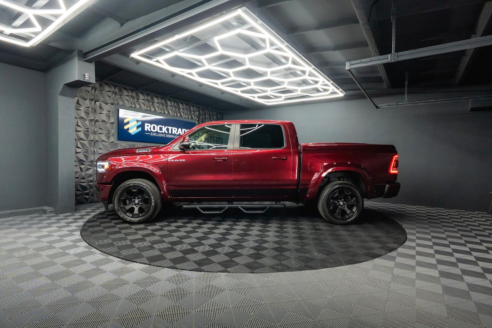 Fahrzeugabbildung Dodge RAM 5.7 V8 HEMI 4x4 OFFROAD Night AXLE LOCK 19%