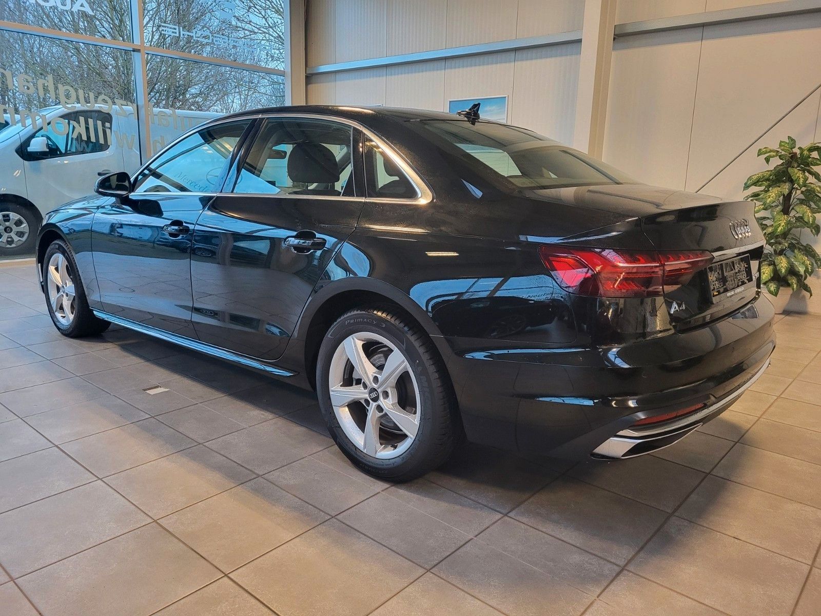 Fahrzeugabbildung Audi A4 Lim. 35 TFSI Advanced / ERST 661 Km!!