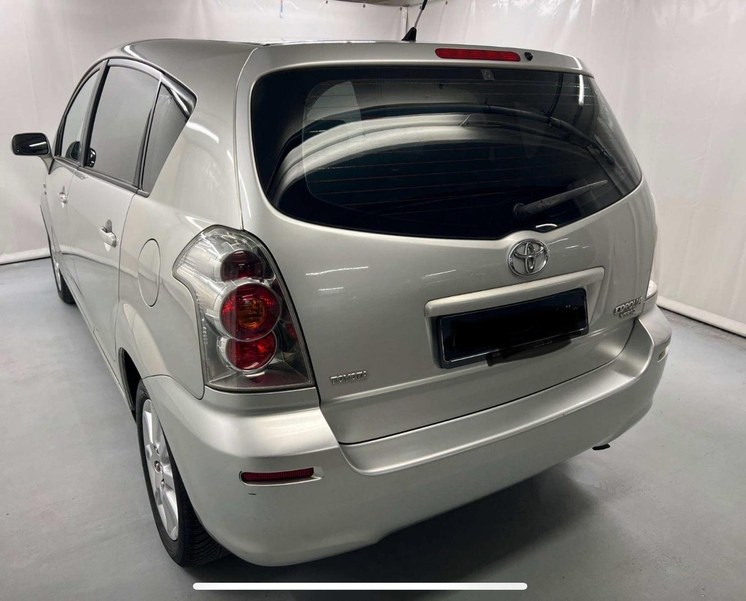 Toyota Corolla Verso 2004 — photo 7