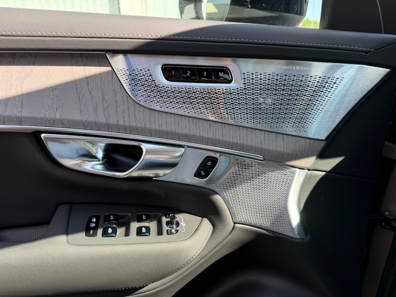 Volvo XC90 T8 AWD Ultra Dark Auto