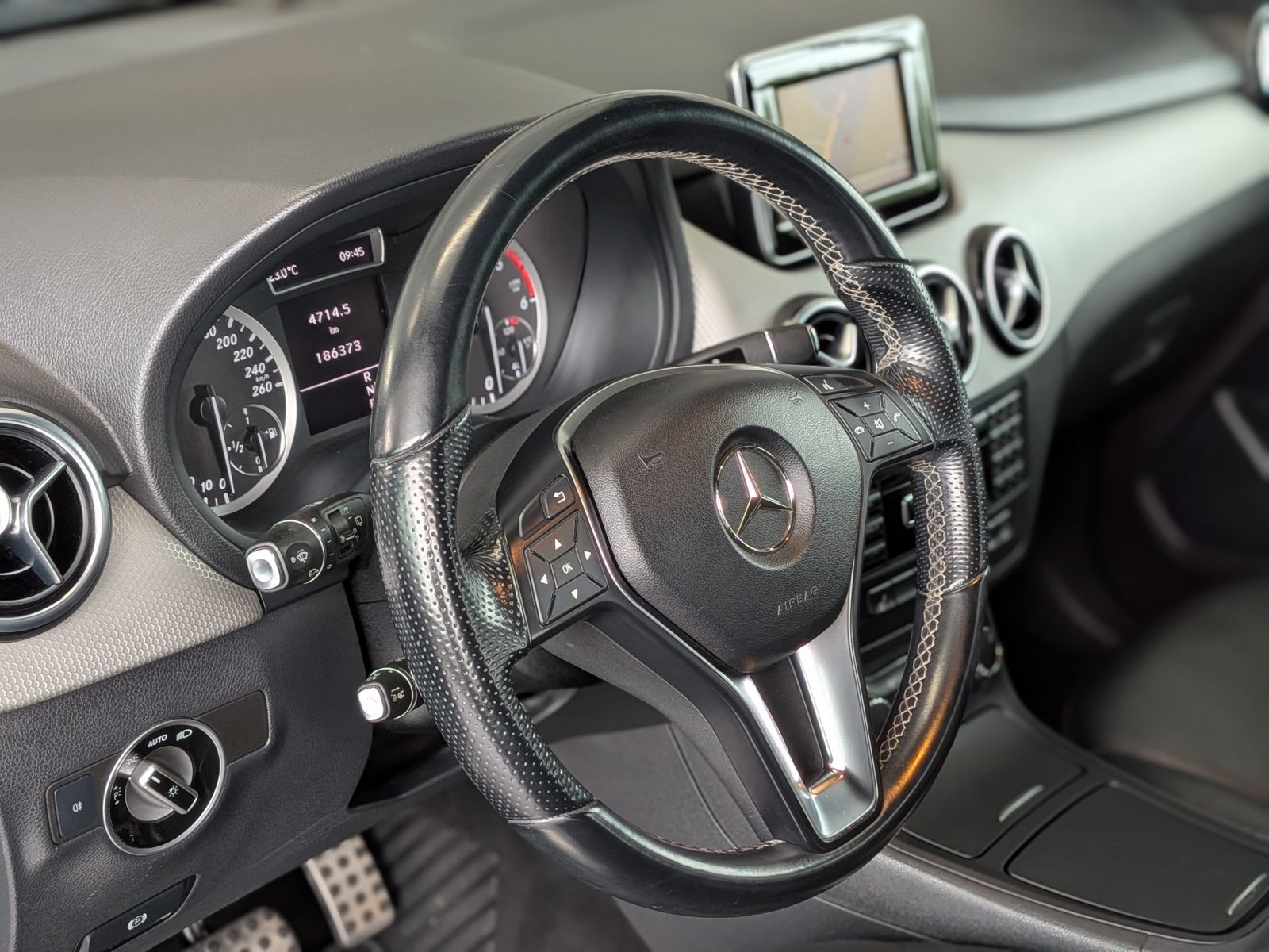 Fahrzeugabbildung Mercedes-Benz B 200 CDI Bi-Xenon Night-Paket PDC SHz Leder 18"