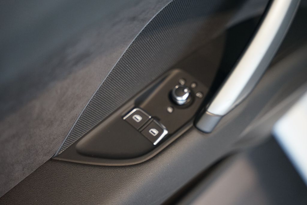 AUDI TT Roadster 1.8 TFSI | MMI | Xenon | Alcantara AUDI TT Roadster 1.8 TFSI | MMI | Xenon | Alcantara
