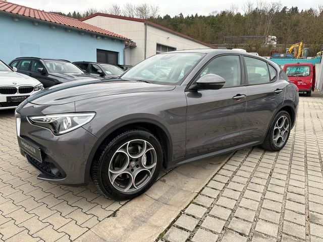 Alfa Romeo Stelvio Business AppleCar, Navi, RFK, LED