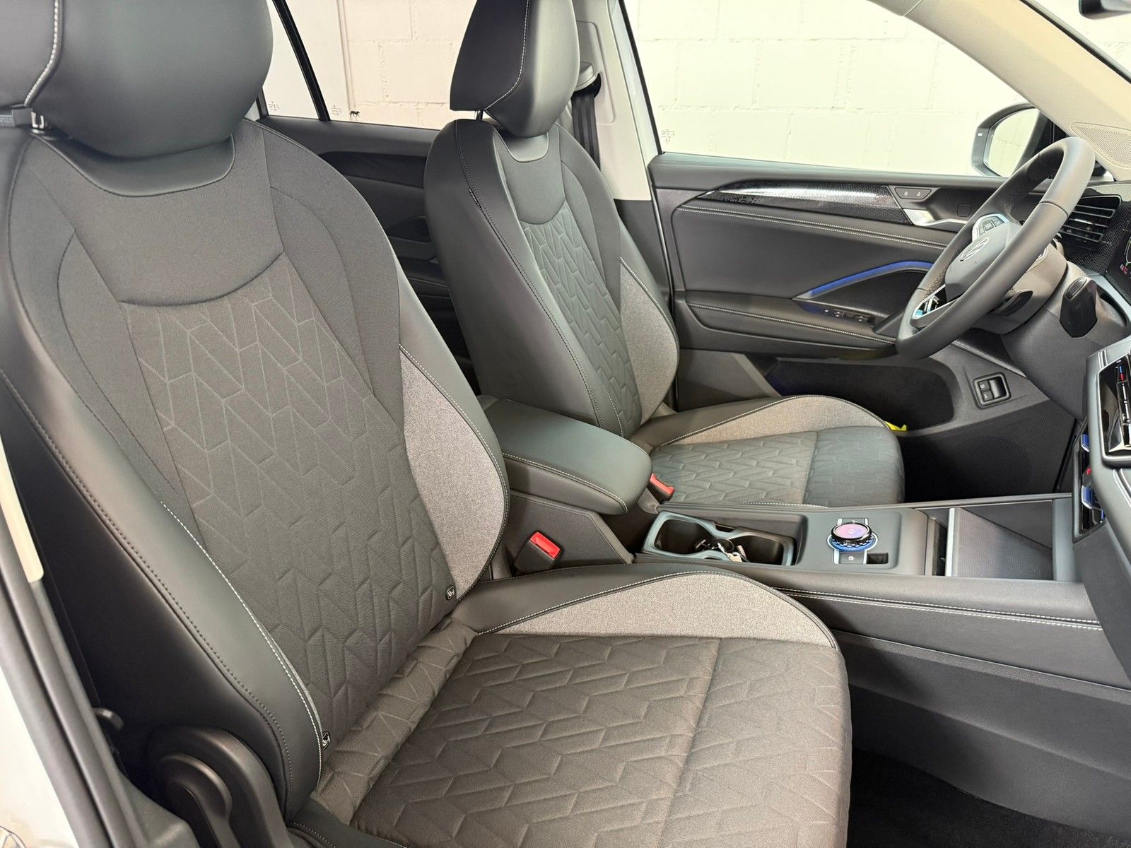 Fahrzeugabbildung Volkswagen Tiguan Energy 1,5 l eHybrid 6-Gang DSG +AHK+Navi