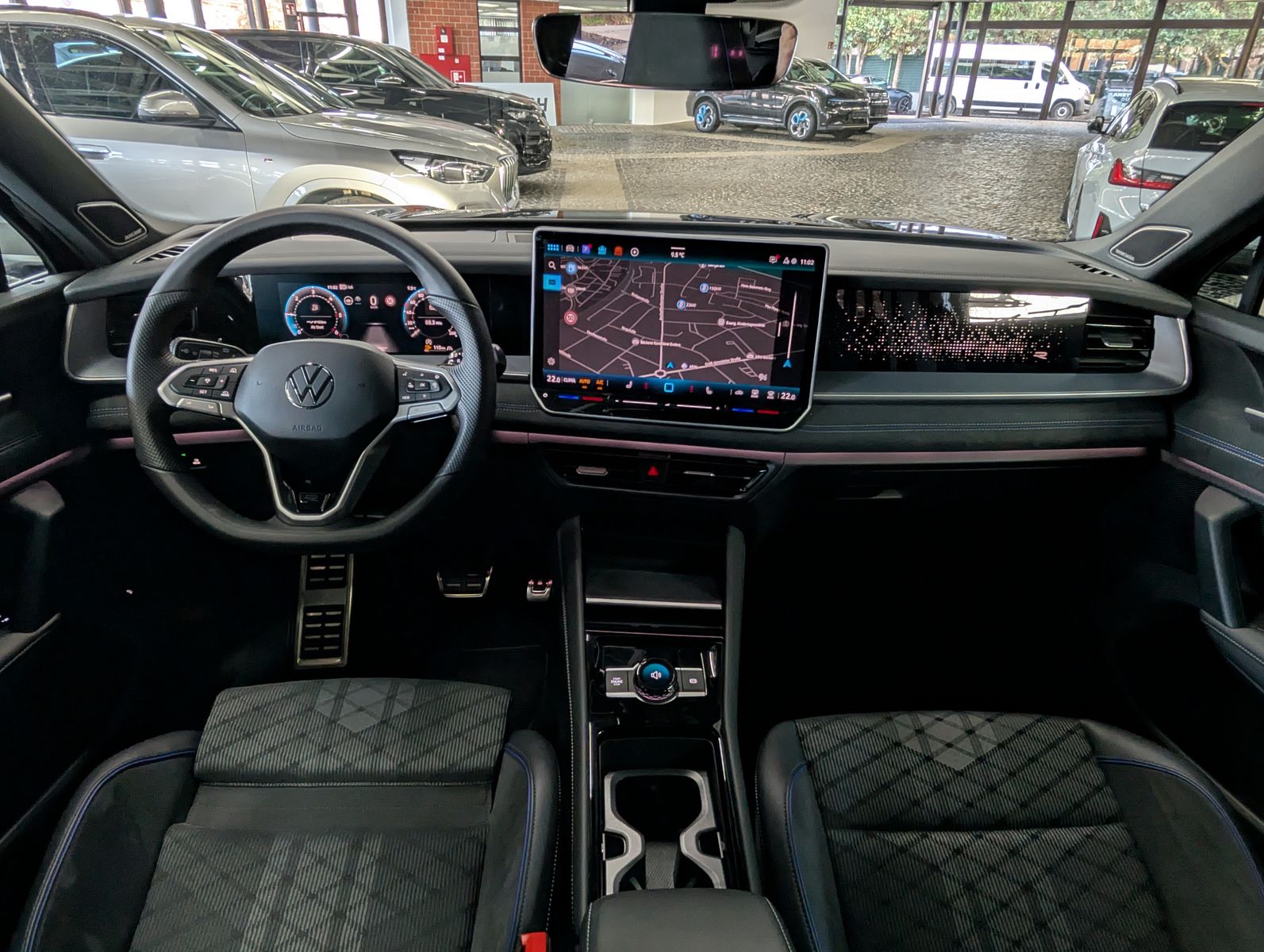 Fahrzeugabbildung Volkswagen Tayron R-Line 360°H&K LAUNCH PANO IQ-LIGHT AHK 7