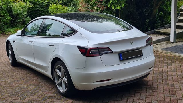 Tesla Model 3 Standard-Reichweite Plus - Hinterrad...