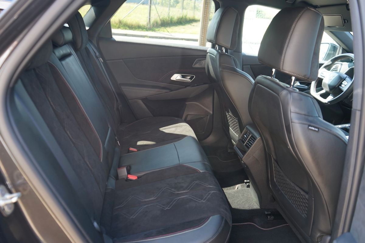 Fahrzeugabbildung DS Automobiles DS7 (Crossback) Performance Line + 360 Kamera
