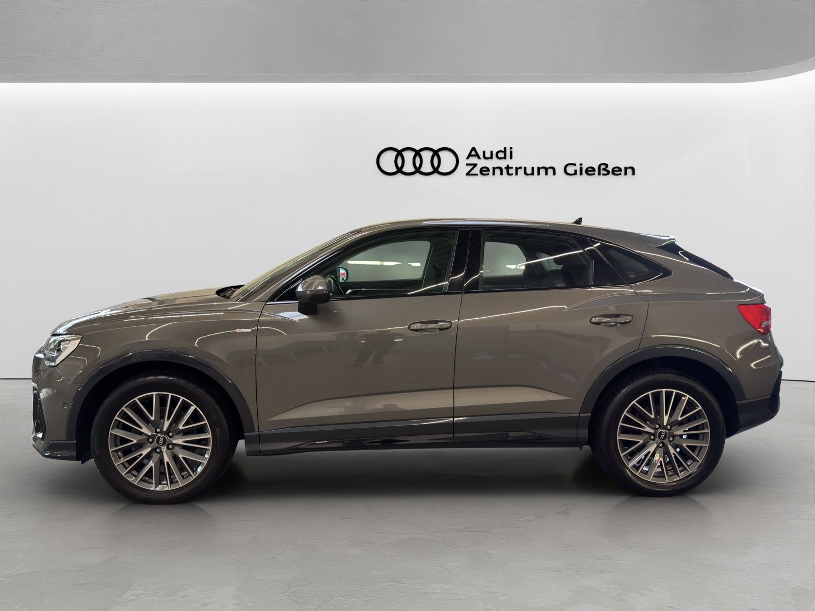 Audi Q3 Sportback 35 TDI S line Black AHK Navi LED imagem 3