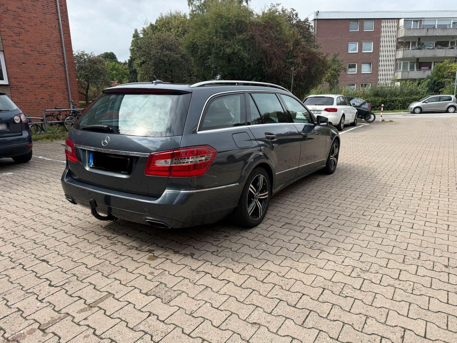 Mercedes-Benz E200 2011 — engine 136 HP (100kW)