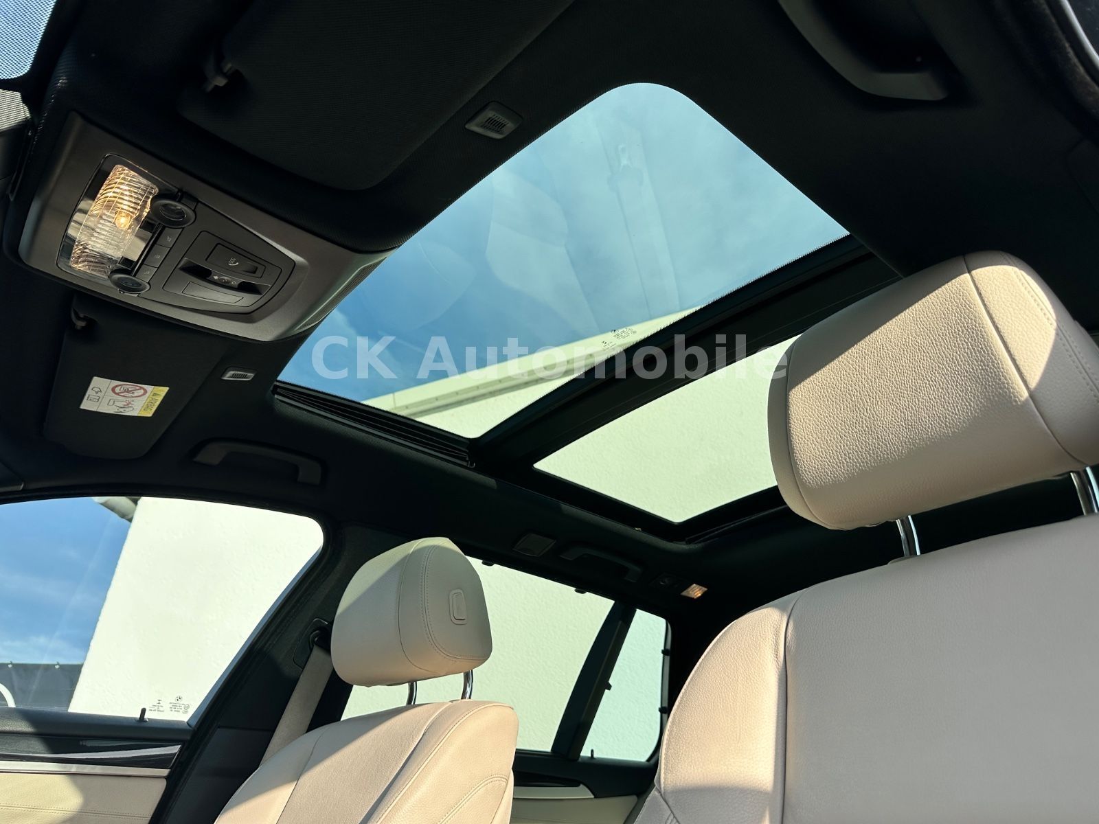Fahrzeugabbildung BMW 520d Touring M-Sport/Shadow-Line/Navi/Pano/Kam.