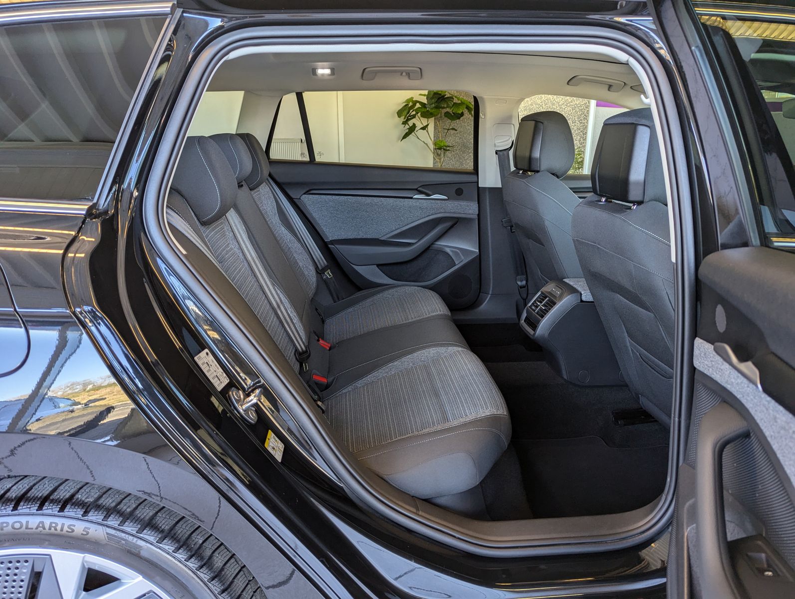 Fahrzeugabbildung SKODA Superb 2.0TDI DSG 4x4 Pano Matrix ACC AHK 5J Gar
