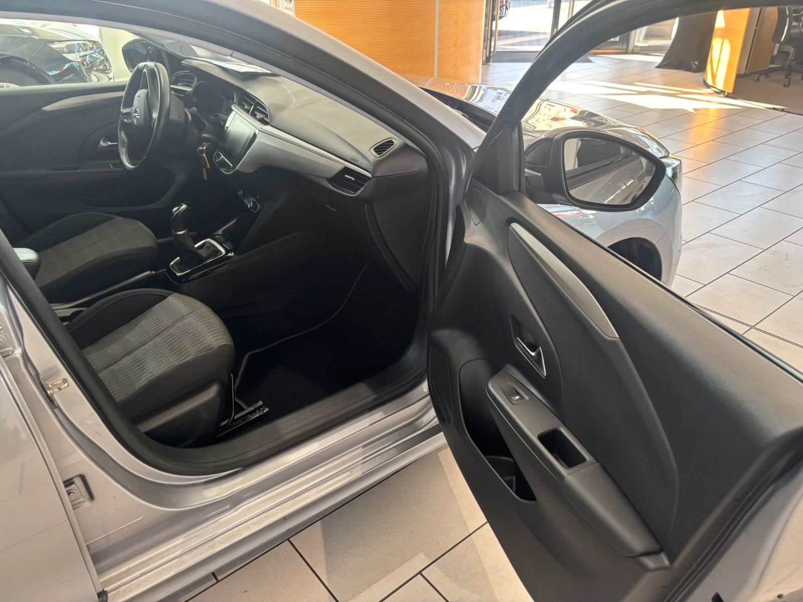 Fahrzeugabbildung Opel Corsa F 1.2 EDITION NAVI/LED/TEMP/PDC/SPORT/DAB+