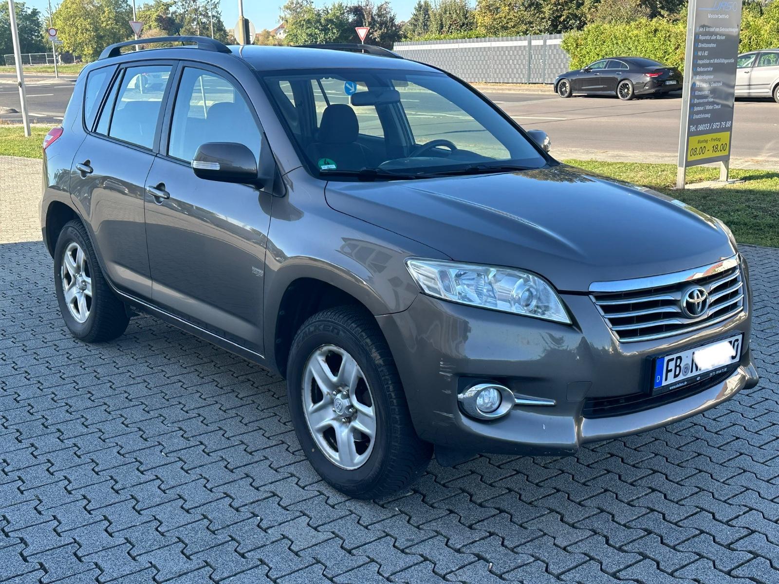 Toyota RAV 4 2.0 VVT-i 158 ch Essence • Attelage • Radar de recul • Barres de toit
