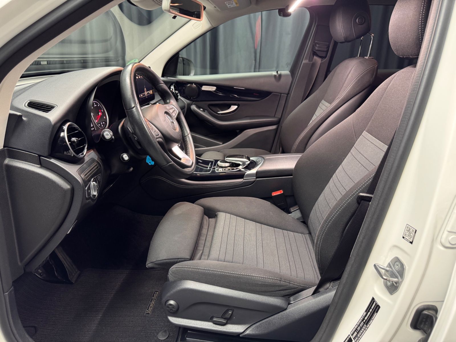 Fahrzeugabbildung Mercedes-Benz GLC 220 d 4Matic|NAVI|AUTOMATIK|AHK|KAMERA|