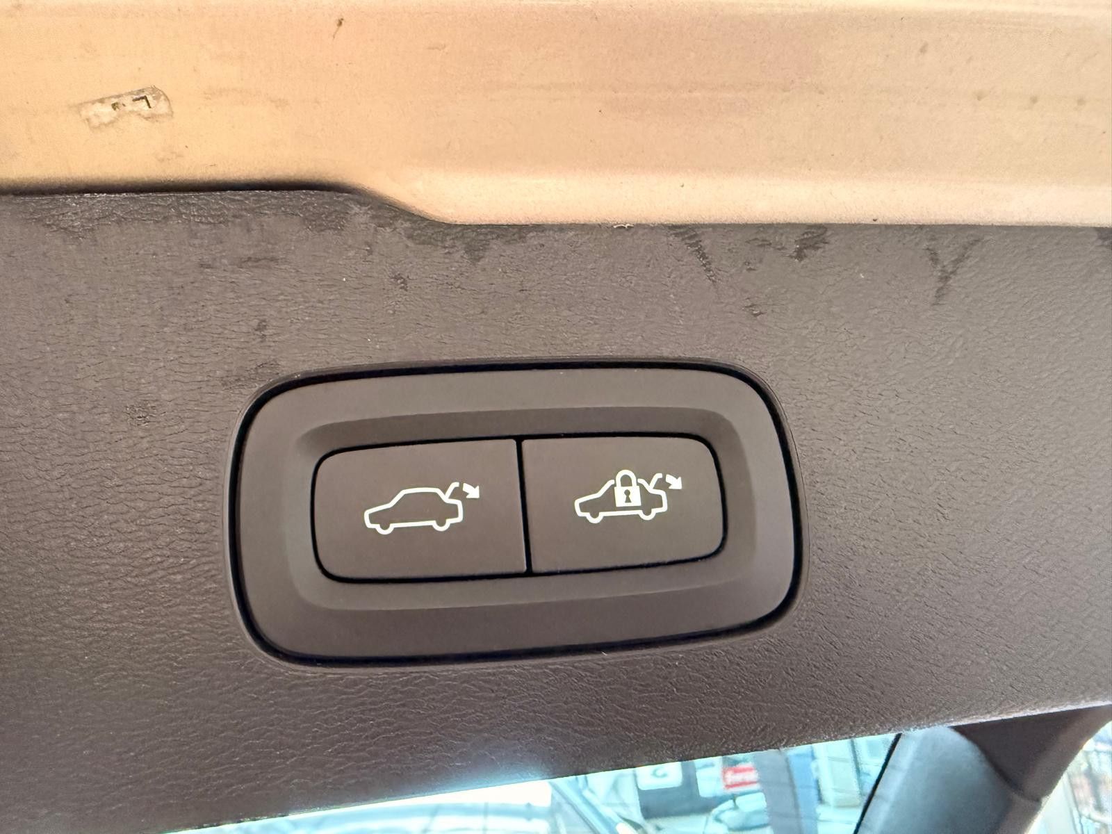 Fahrzeugabbildung Volvo V60 Kombi Core/ 1.HAND/SCHECKHEFT/8.FACH BEREIFT