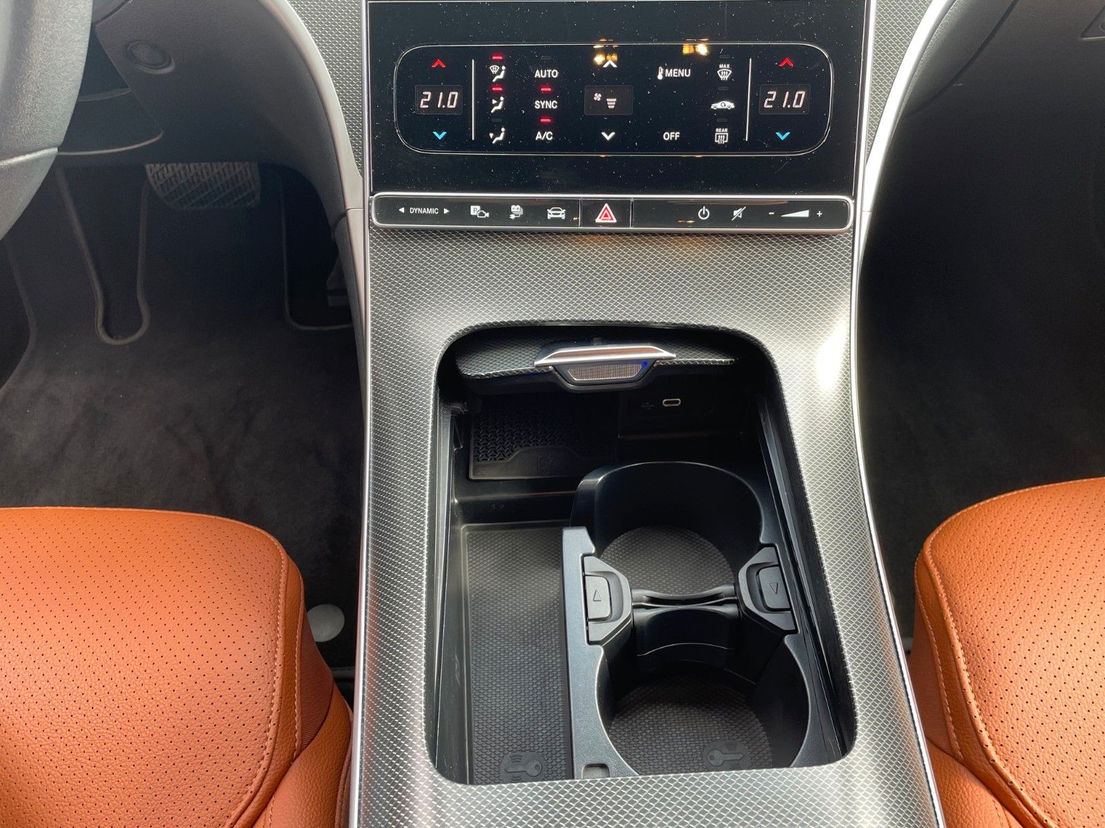 Fahrzeugabbildung Mercedes-Benz C 300 e T AVANTGARDE R-Kamera+TOTW+Carplay