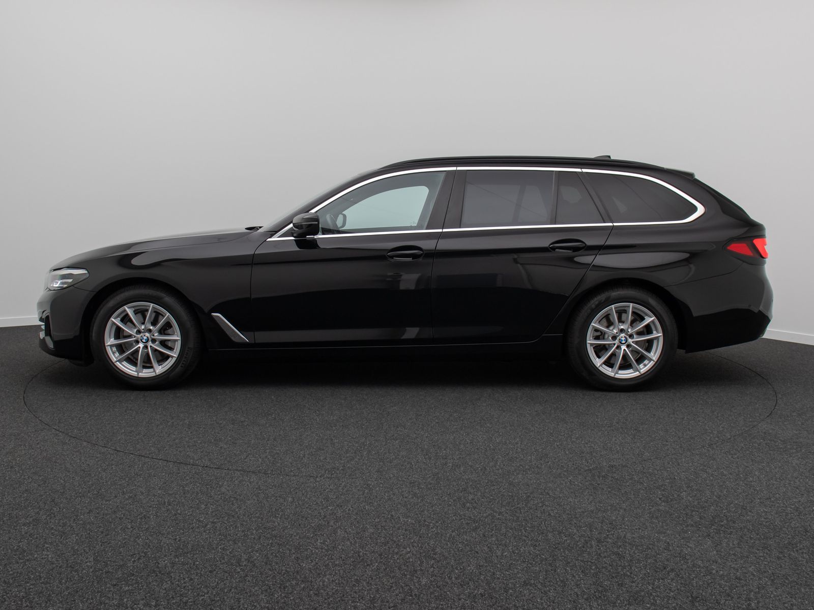 Fahrzeugabbildung BMW 520d Sport Kamera DAB Alarm Leder Panorama H/K