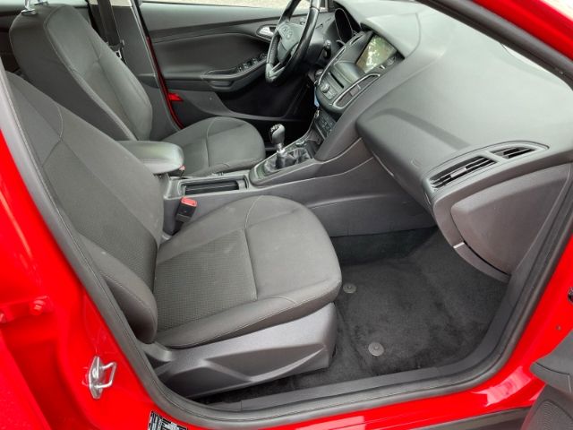 Fahrzeugabbildung Ford Focus 1.5 EcoBoost Xenon, Navi, Einparkhilfe, Kl
