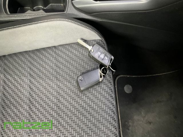 Fahrzeugabbildung Volkswagen T-Roc Cabriolet 1.5 TSI R-Line Navi Dig. Cockpit