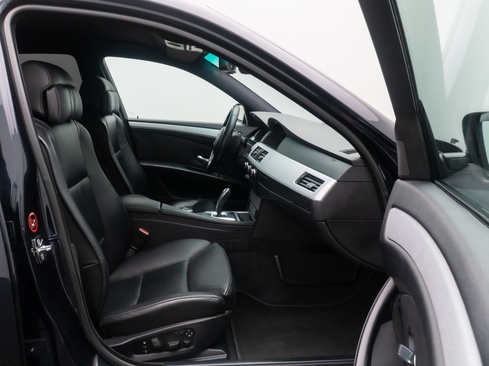 Fahrzeugabbildung BMW 530i M Sport Xenon NaviPro AHK HiFi Memory Leder
