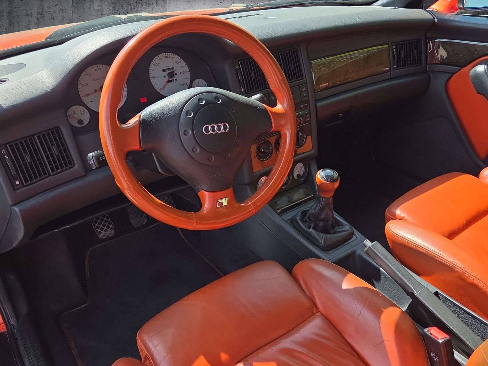 Cabriolet 1.8 5-Gang "Exclusive Mandarin"