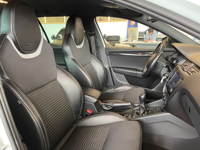 Skoda Octavia Combi RS *TEMPOMAT*NAVI*AHK*BI-XENON*