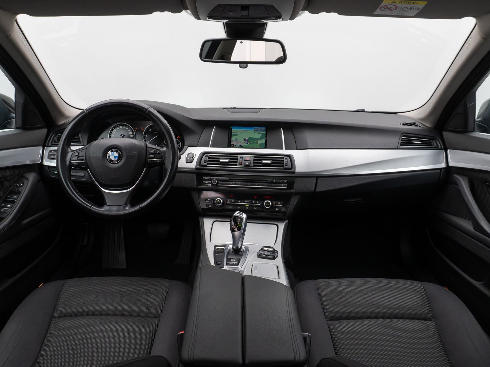 Fahrzeugabbildung BMW 520d Kamera Glasdach HUD HiFi Komfort Alarm AHK