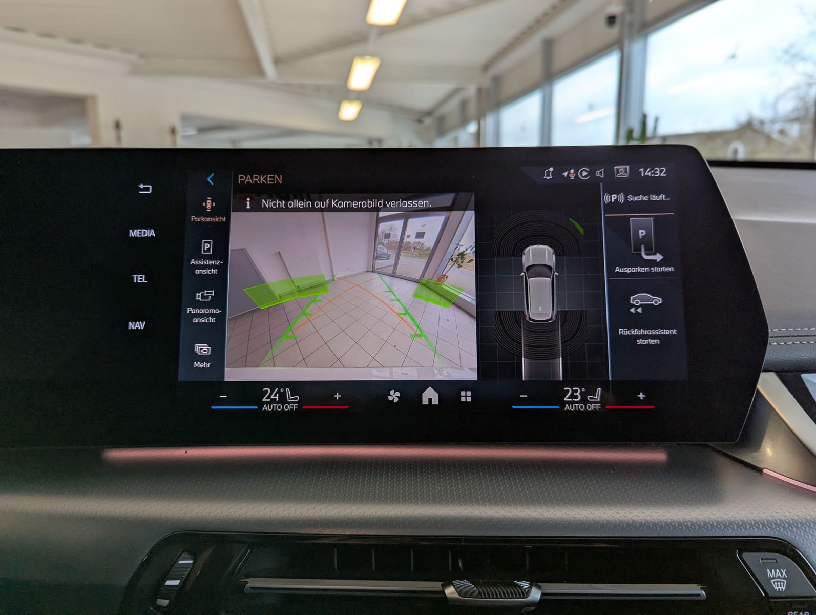 BMW X1 18 d M-Sport Pano Premium-Travel-Paket AHK - Image 24