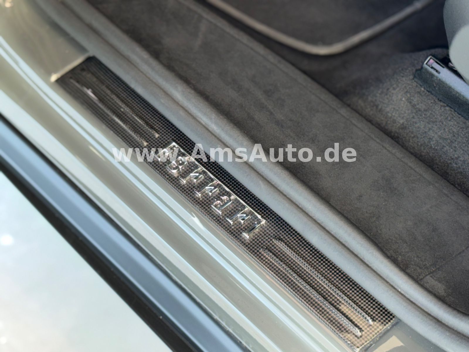 Purosangue Full Carbon Pano Massage