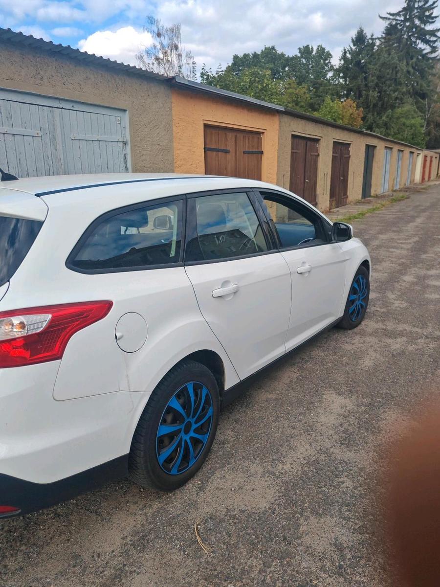 Ford Focus 2014 — interior