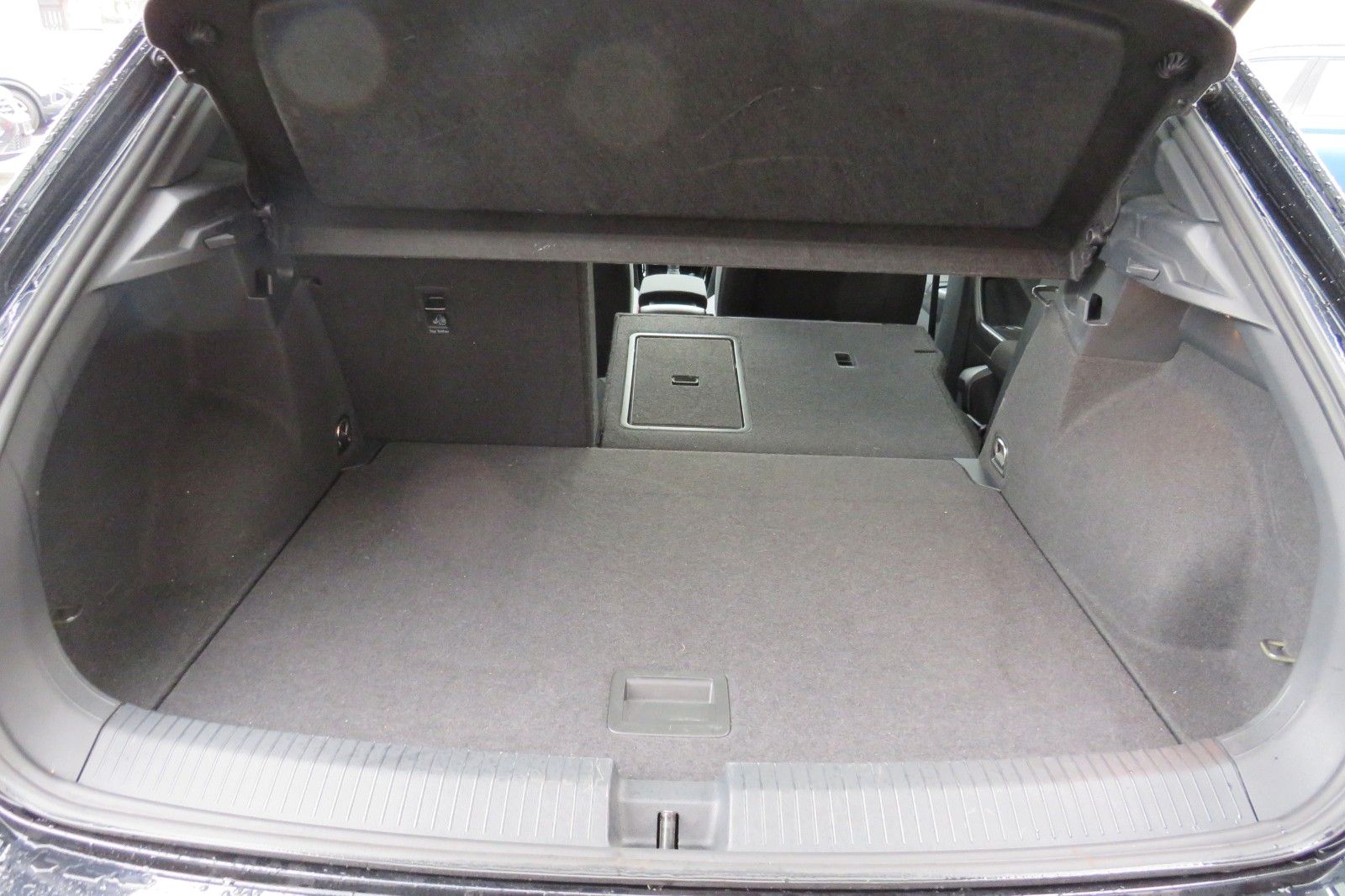 Fahrzeugabbildung Volkswagen T-Roc Sport DSG NAVI 18`SITZH. PDC DIGITAL-COCKP