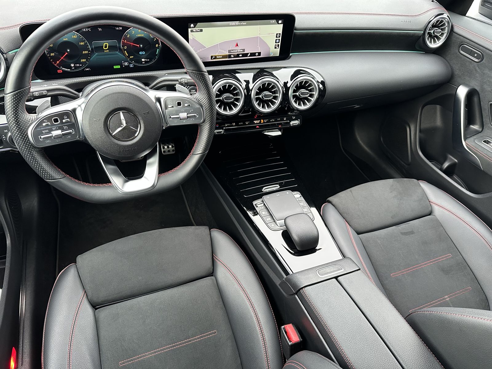 Fahrzeugabbildung Mercedes-Benz CLA 250e Shooting Brake NIGHT-PAKET+NAV+LED+19ZO