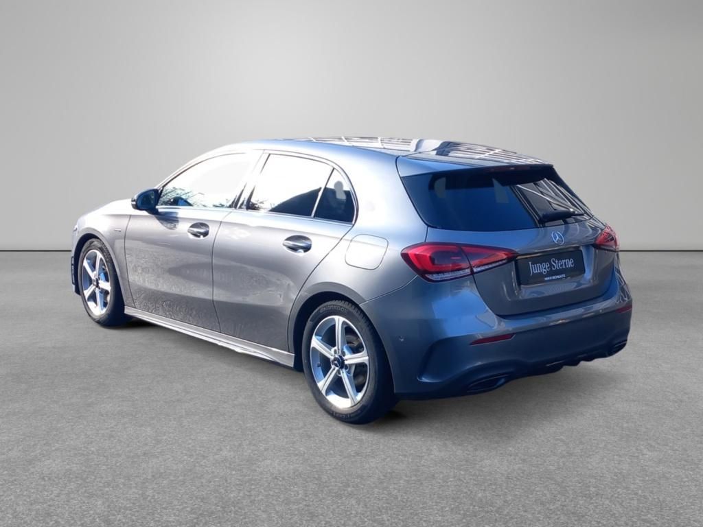 Fahrzeugabbildung Mercedes-Benz A 200 Kompaktlimousine AMG Line*Night Paket*LED