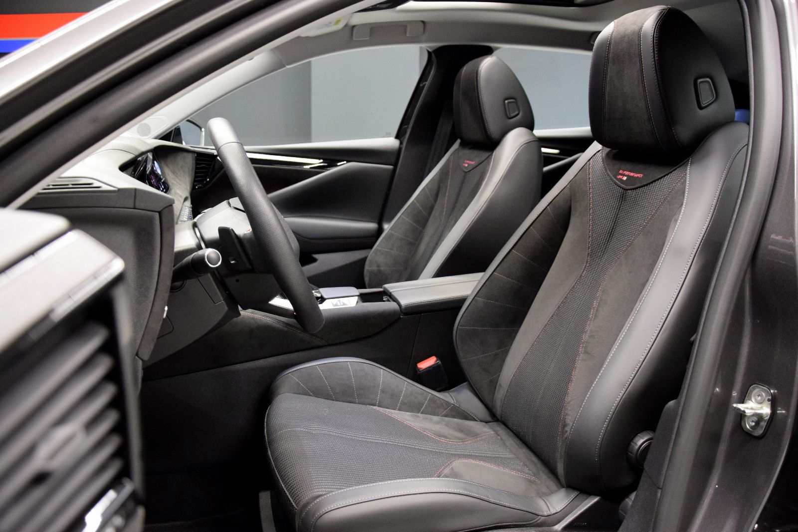 Fahrzeugabbildung DS Automobiles DS4 Performance Line Pano Sitzheizung