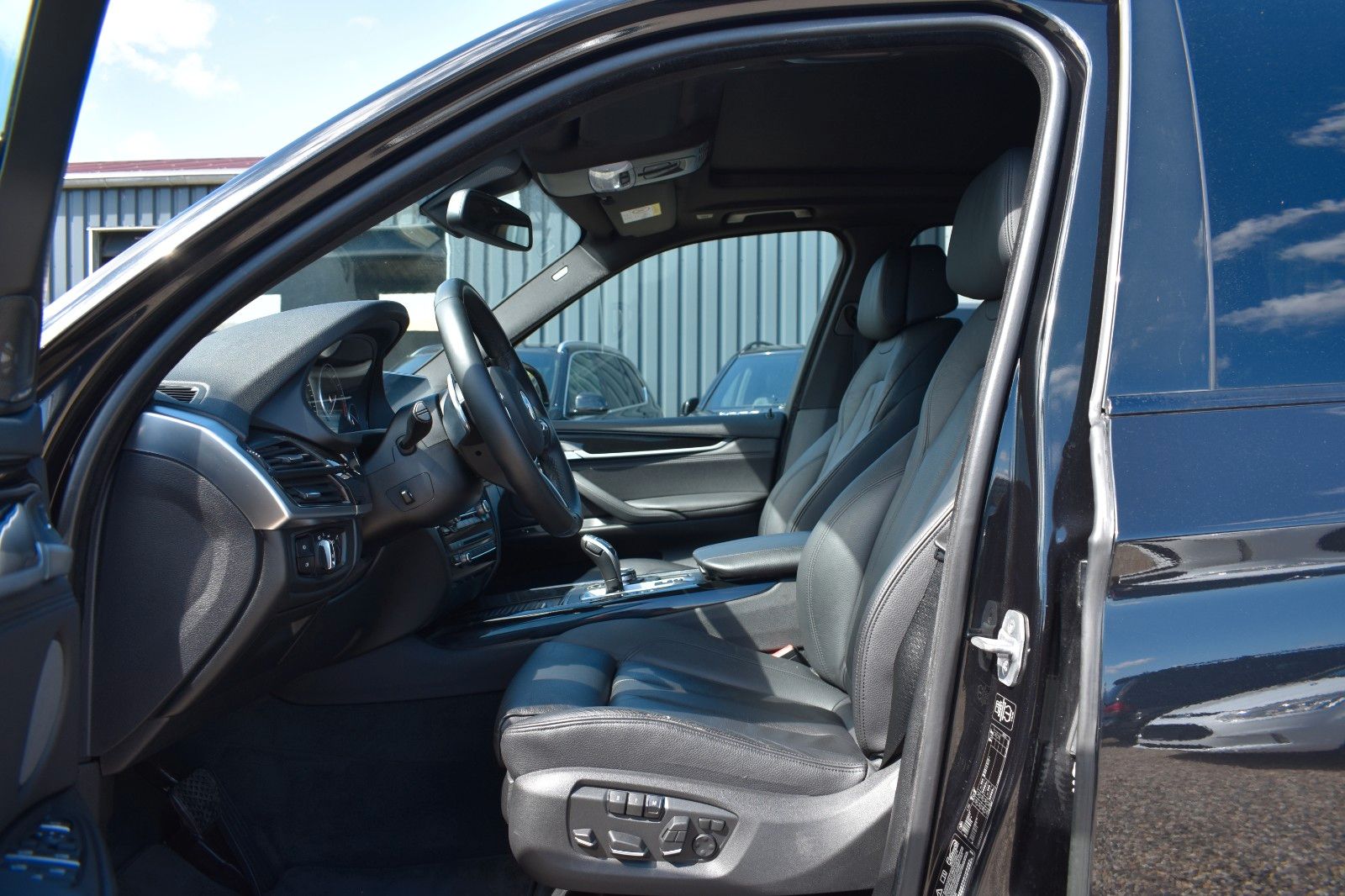 Fahrzeugabbildung BMW X5 40d xDrive M Sport Keyless Pano Kamera LedHUD