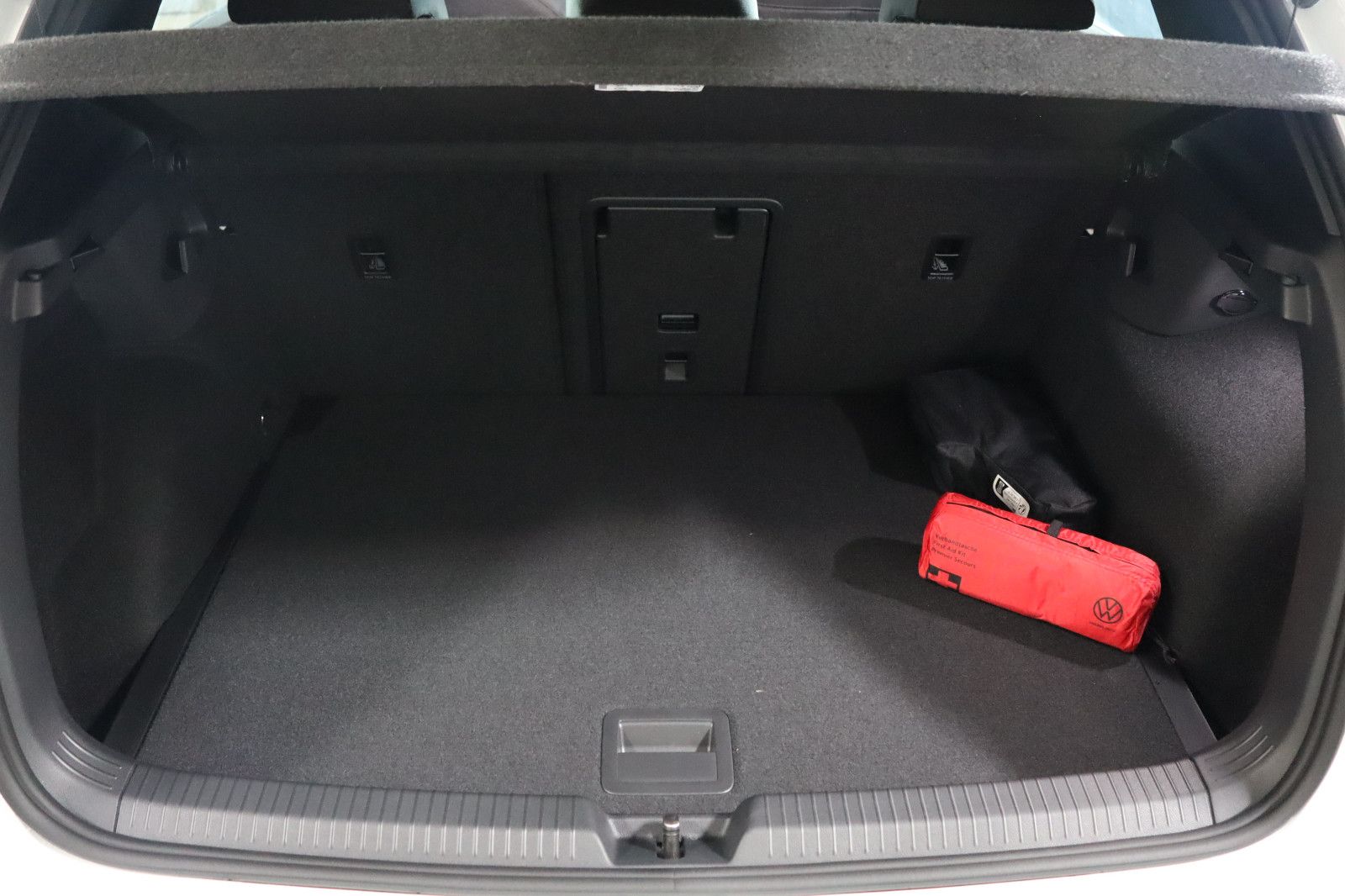 Fahrzeugabbildung Volkswagen Golf VIII GTI DSG ACC DAB LED-Plus Navi Keyless