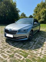 Skoda Superb 2.0 TSI DSG 4x4 STYLE - Skoda Superb mit Benzin-Antrieb: Limousine, 2.0