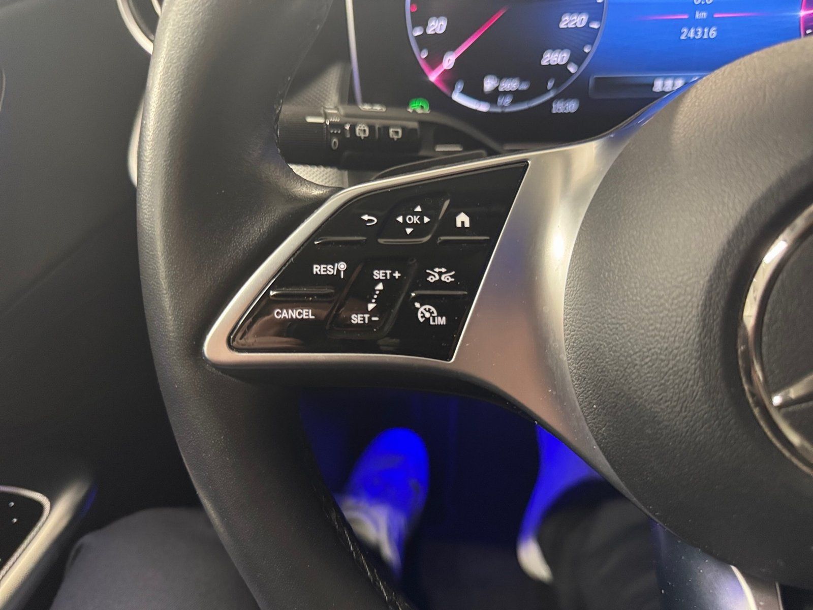 Fahrzeugabbildung Mercedes-Benz GLC 220 d 4M*Avantgarde*Distronic*AHK*DigiLight