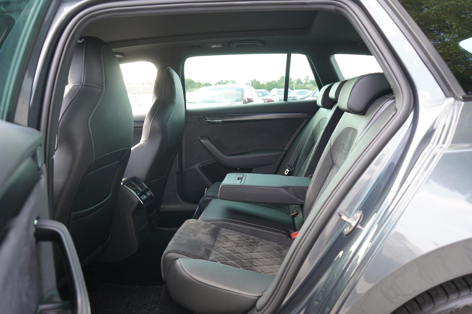 Skoda Superb Combi 2.0TSI Sportline DSG LED Panorama