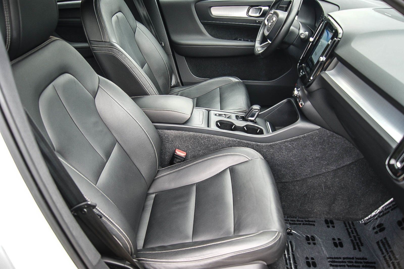 Volvo XC40 D4 Momentum Pro AWD 4x4 LEDER ANHZV PRO-PAK foto 14