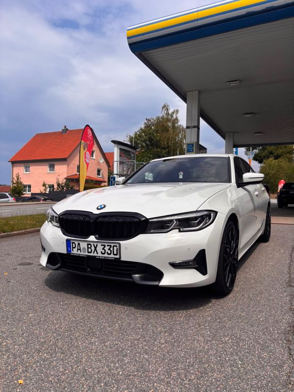 Image of BMW 330