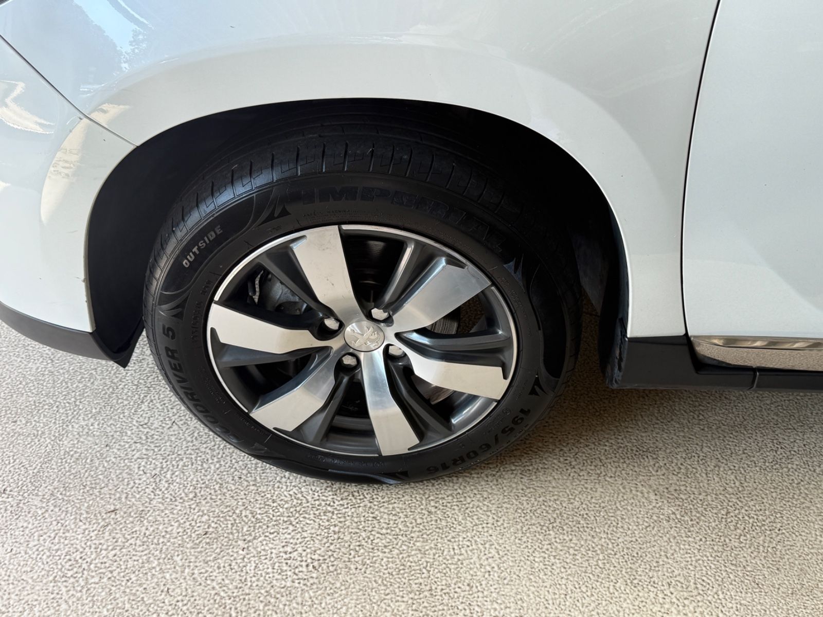 Fahrzeugabbildung Peugeot 2008 Allure
