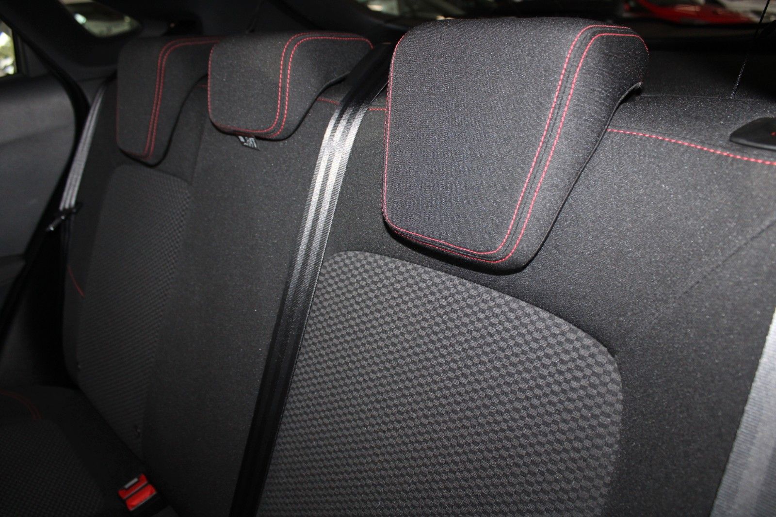 Fahrzeugabbildung Ford Puma MHEV ST-Line AHK LED NAVI WINTER PAKET uvm.