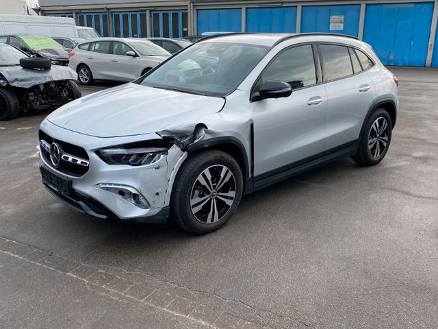 Mercedes-Benz GLA 180 Facelift *7G-DCT*360°Cam*Nightpaket*Dist